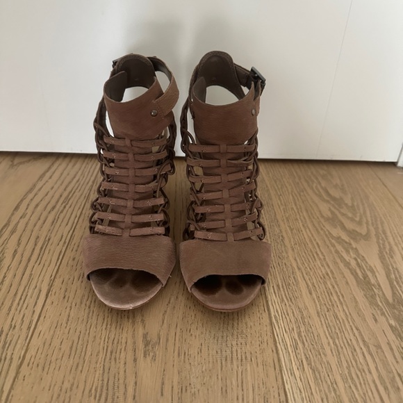 vince camuto evel caged sandal size 7.5 - Picture 4 of 8